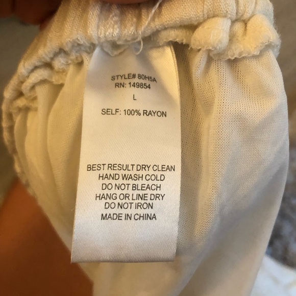 White lace-patterned shorts - Picture 5 of 5